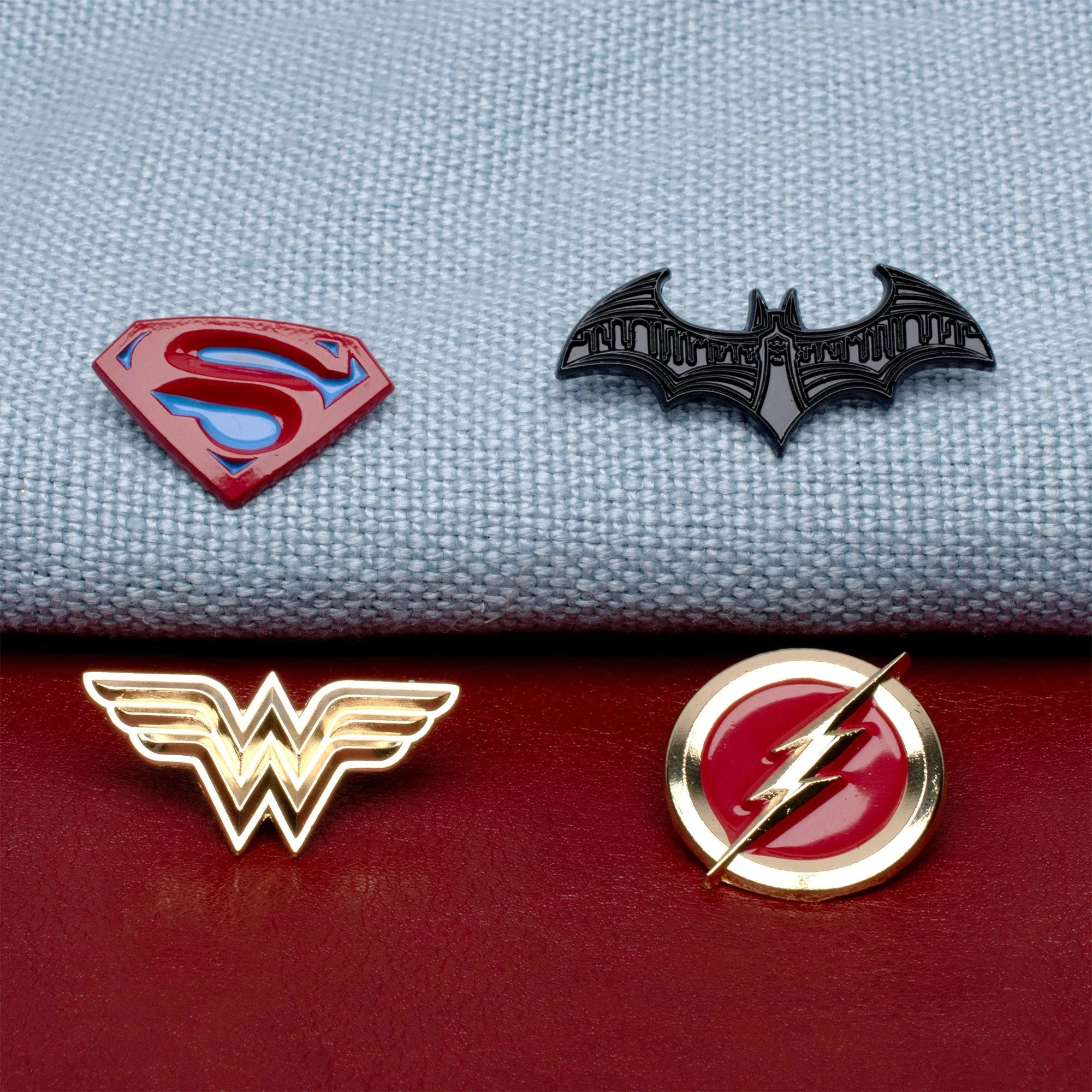 DC Comics Justice League Superman/Batman/Wonder Woman/The Flash Enamel Lapel Pin Set (4pcs)