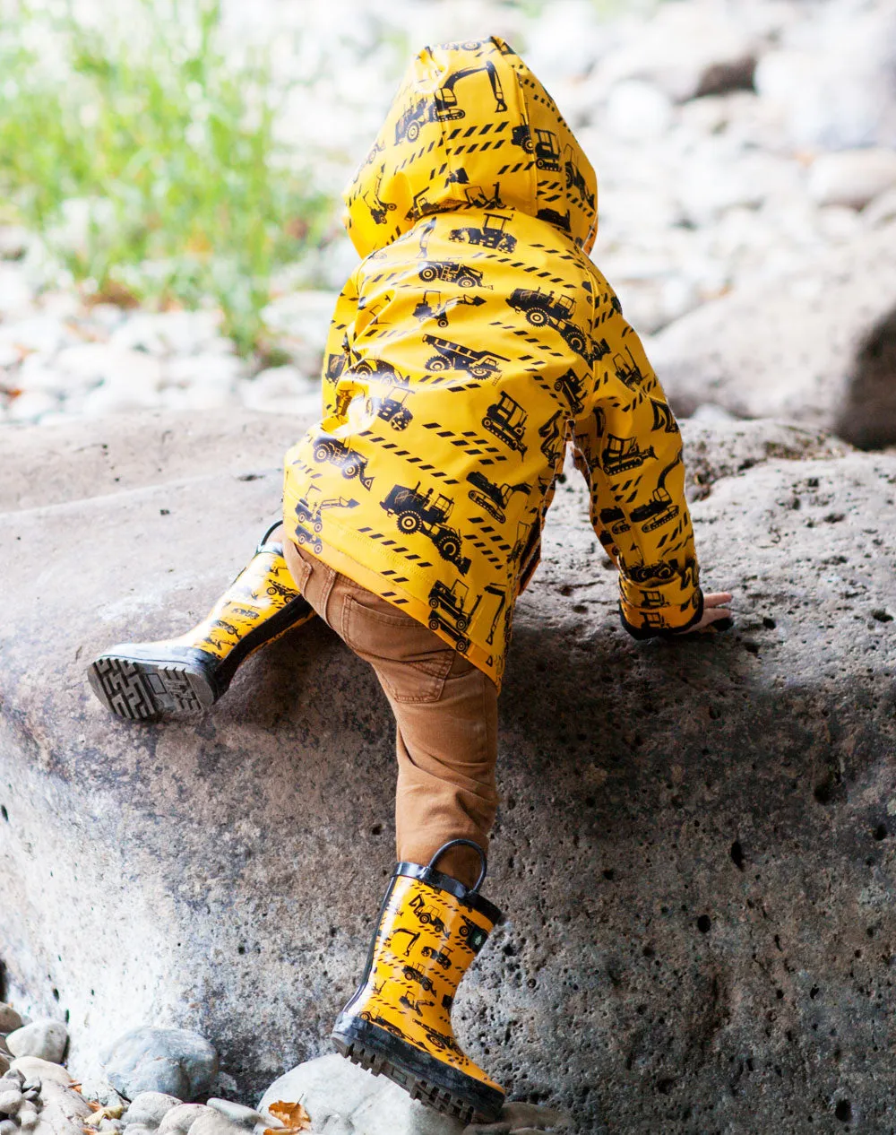OAKIWEAR CHILDREN’S RAIN JACKET W SOFT LINING & EASY ON SNAPS, CONSTRUCTION VEHICLES