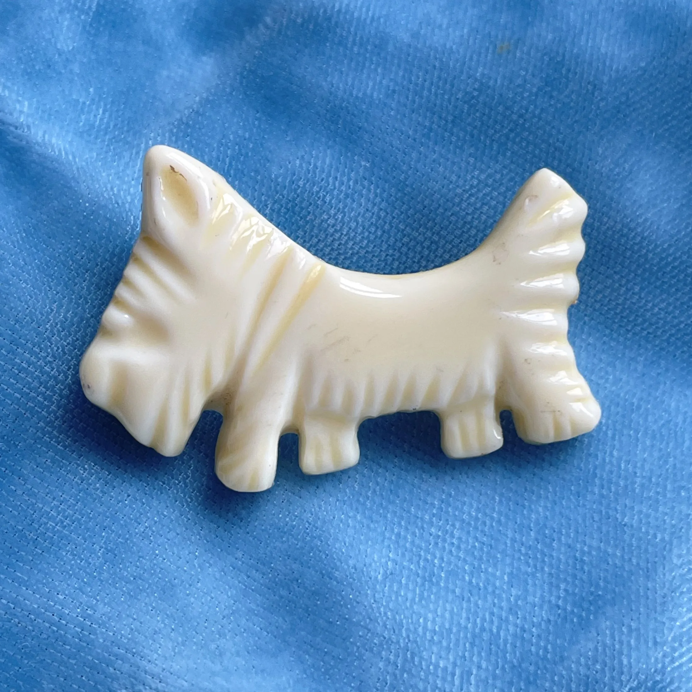 Vintage 20s/30s Cream Lucite Small Dog Brooch