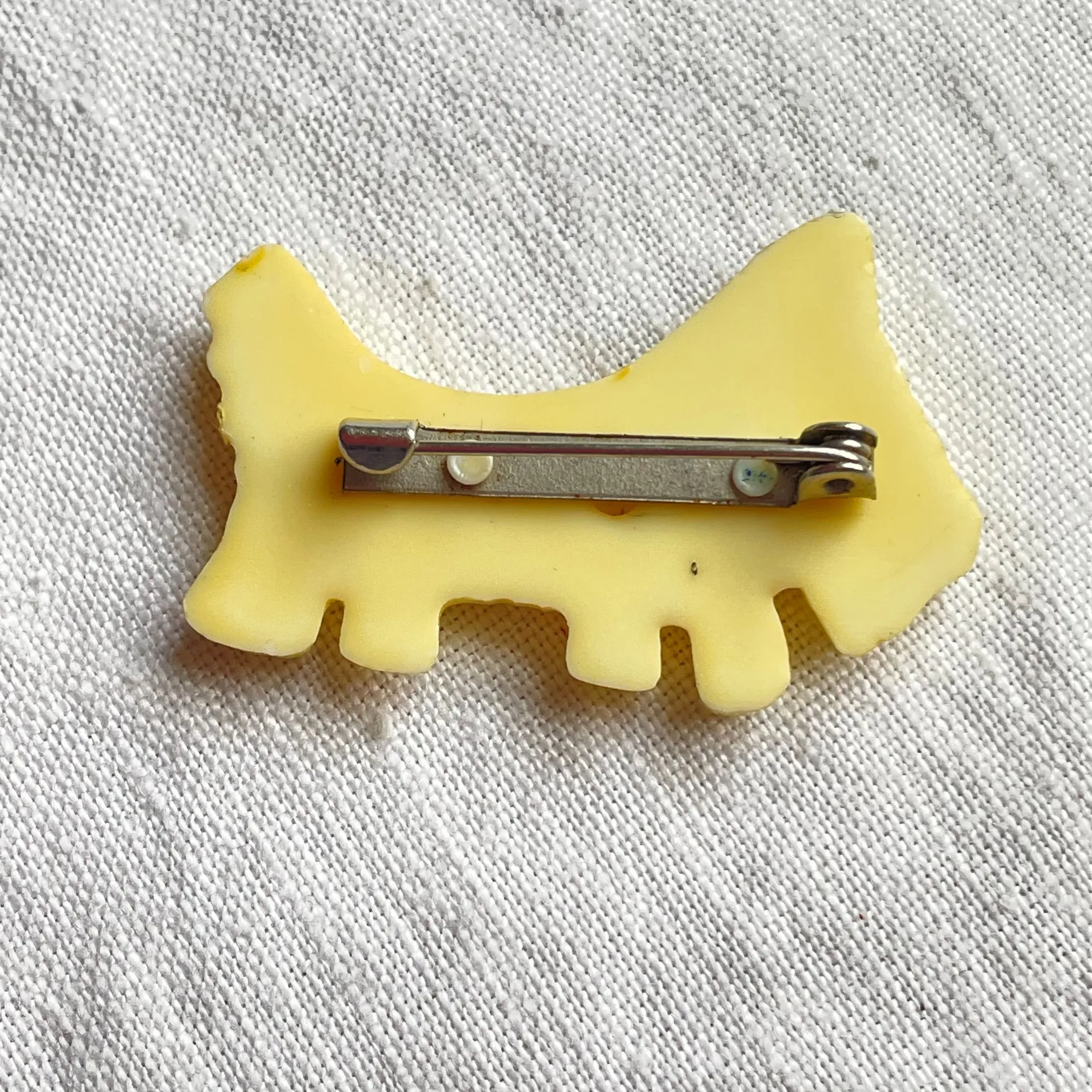Vintage 20s/30s Cream Lucite Small Dog Brooch