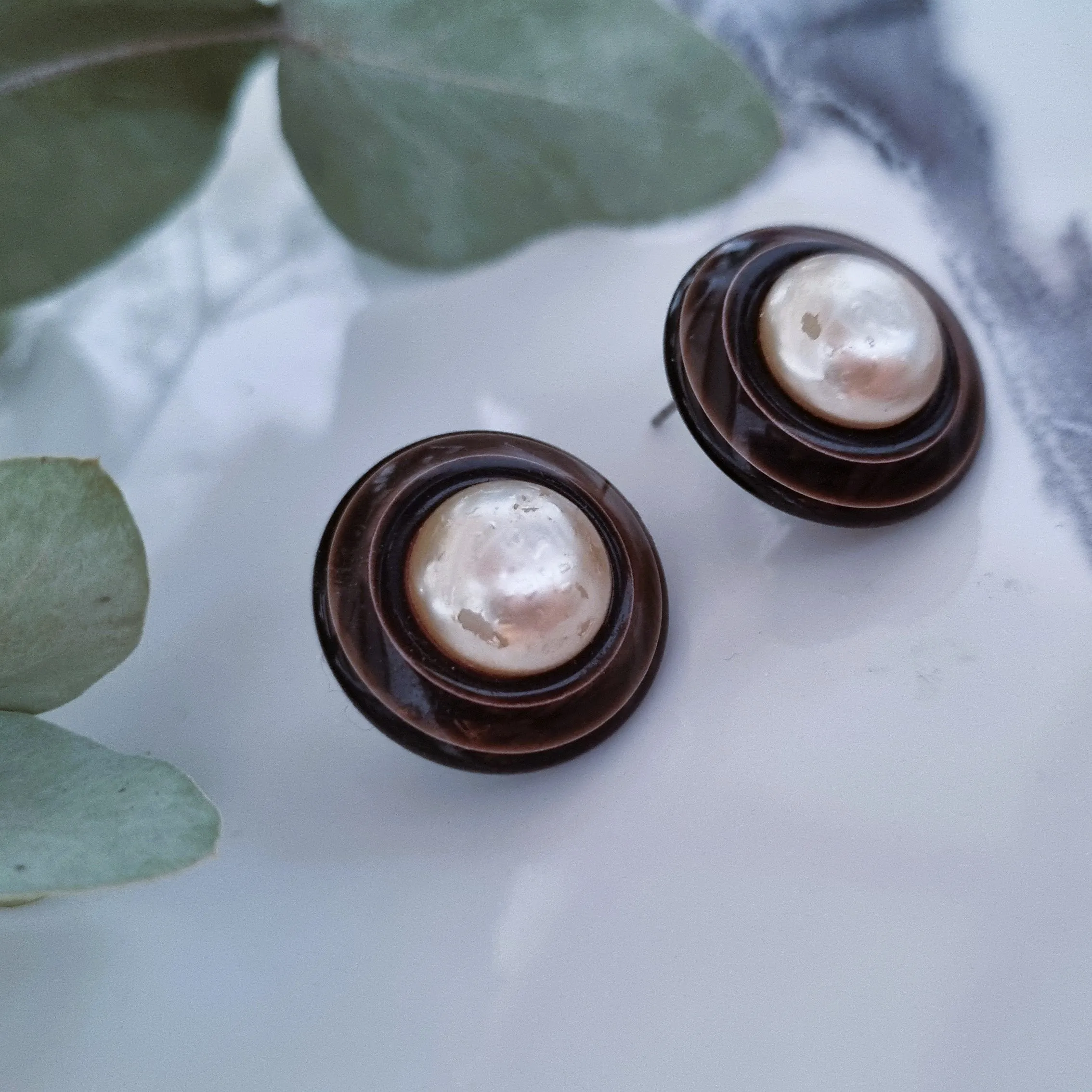 Vintage earrings - Maroon and pearls