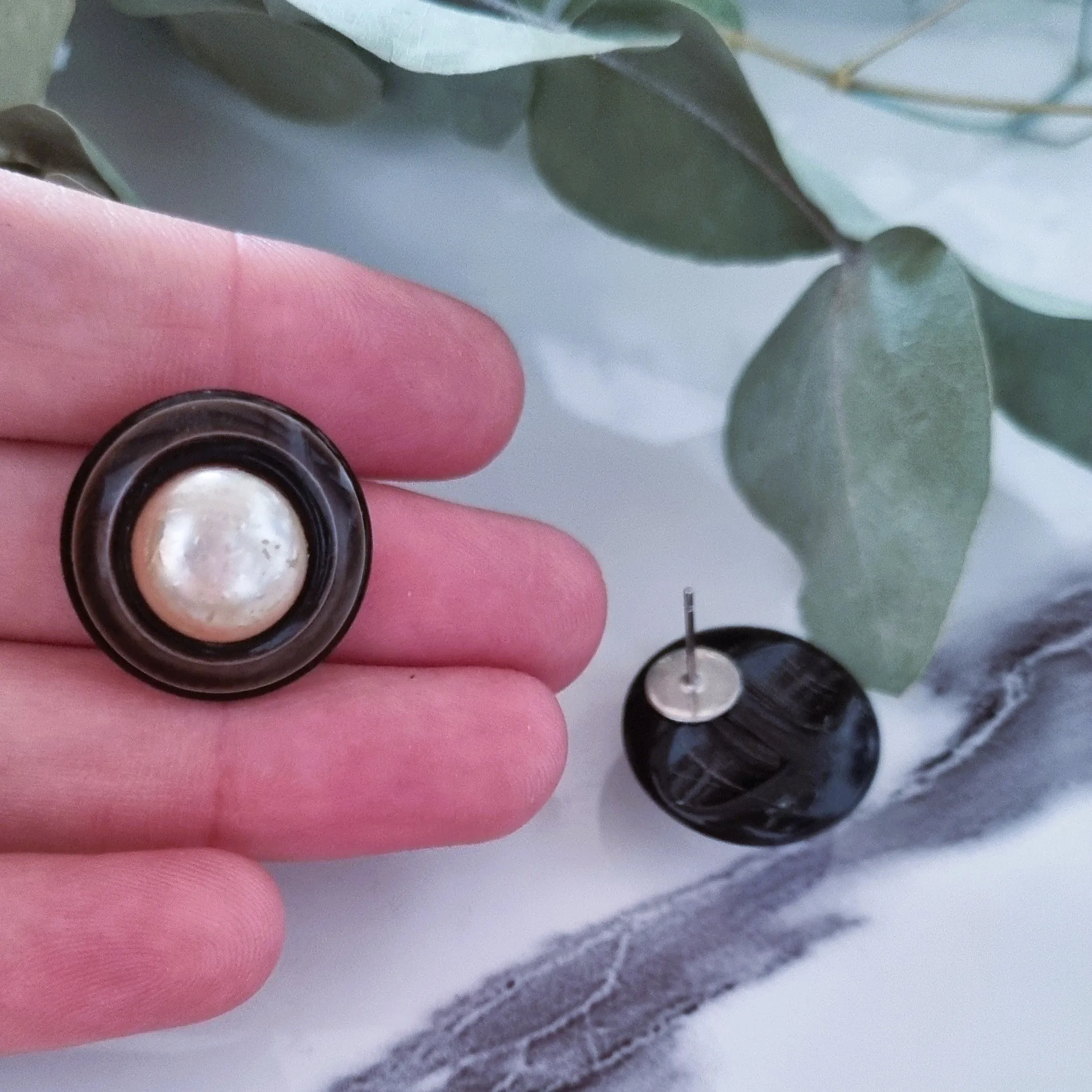 Vintage earrings - Maroon and pearls
