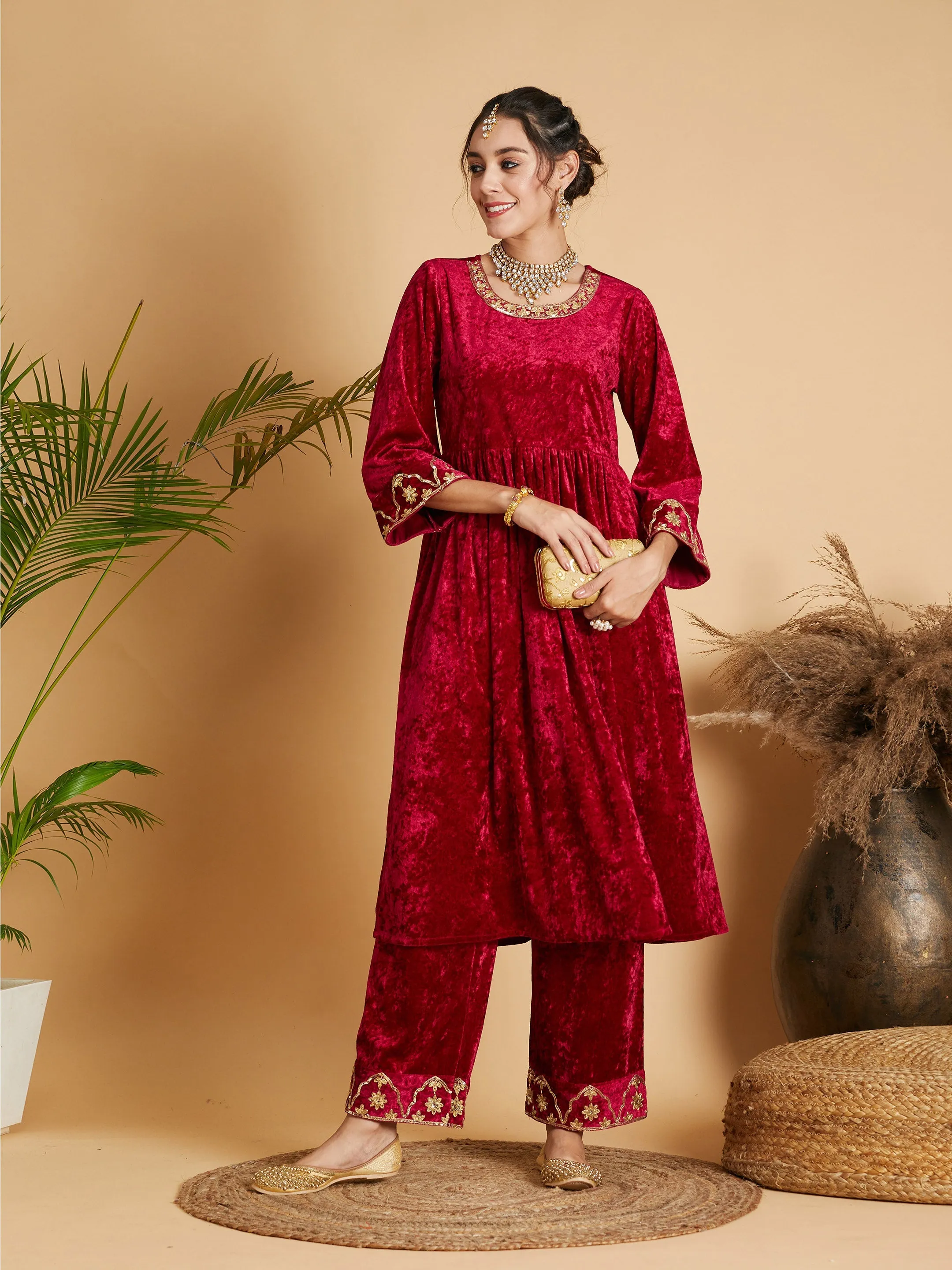 Women Fuchsia Velvet Embroidered Straight Pants